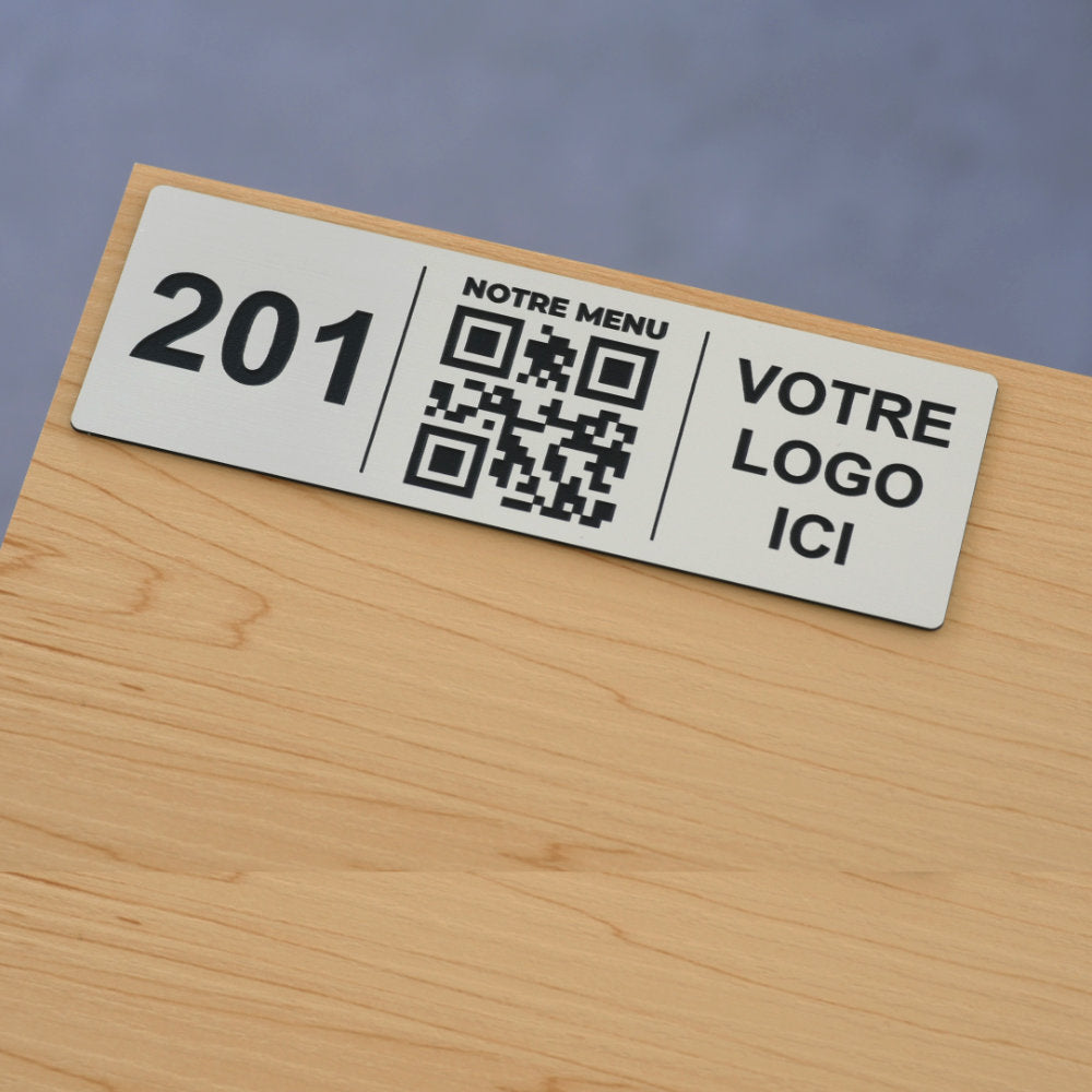 Plaque Qr code avec logo et numéro de table gravé rectangulaire en argent
