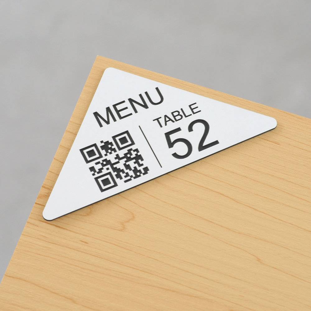 Plaque QR code d'angle avec numéro en blanc