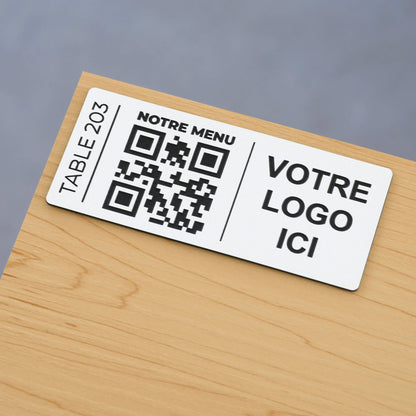 Plaque qr code avec numéro de table et logo en blanc
