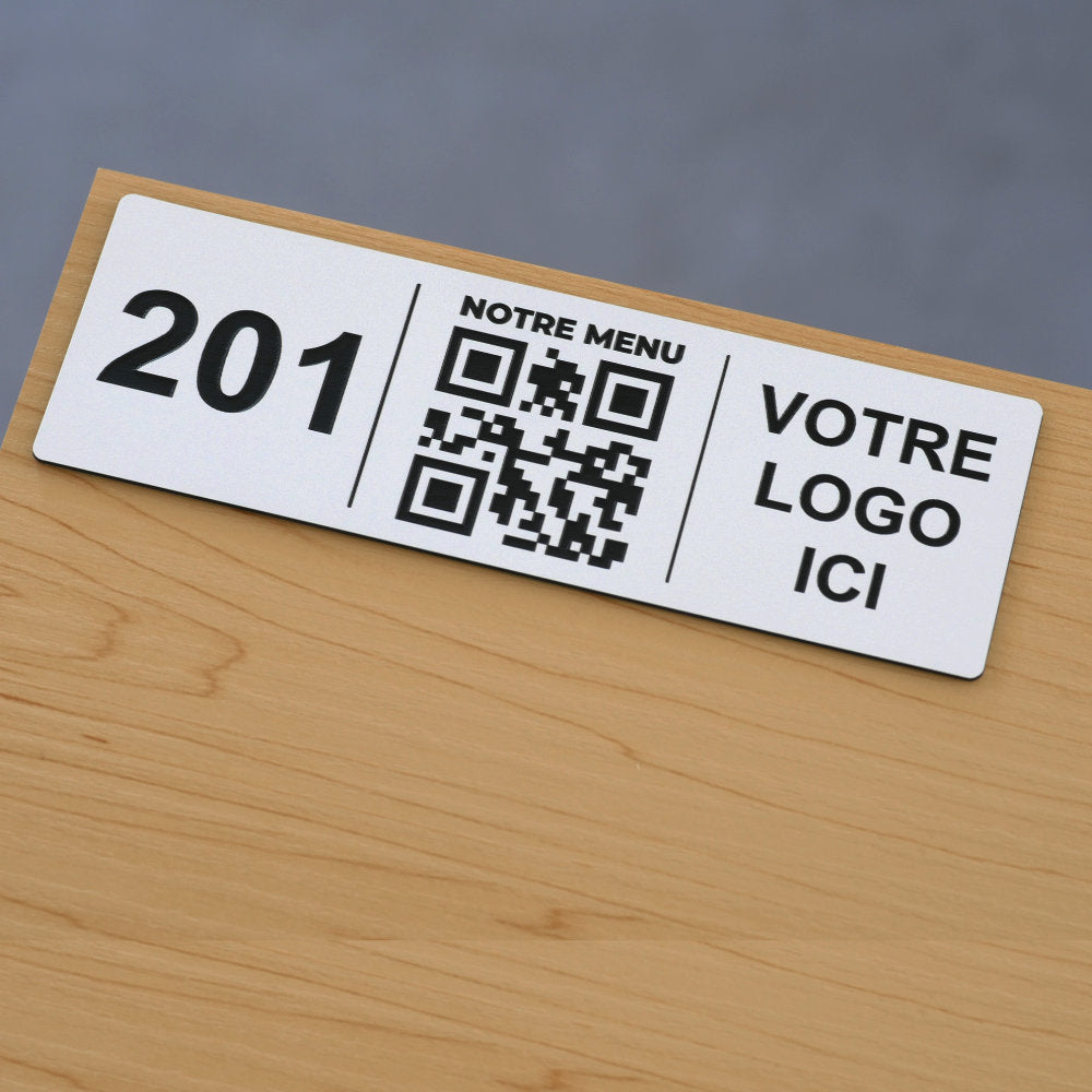 Plaque Qr code avec logo et numéro de table gravé rectangulaire en blanc