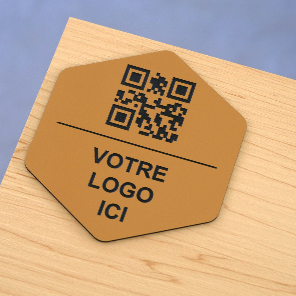 Plaque hexagonal qr code avec logo adhésive en bronze