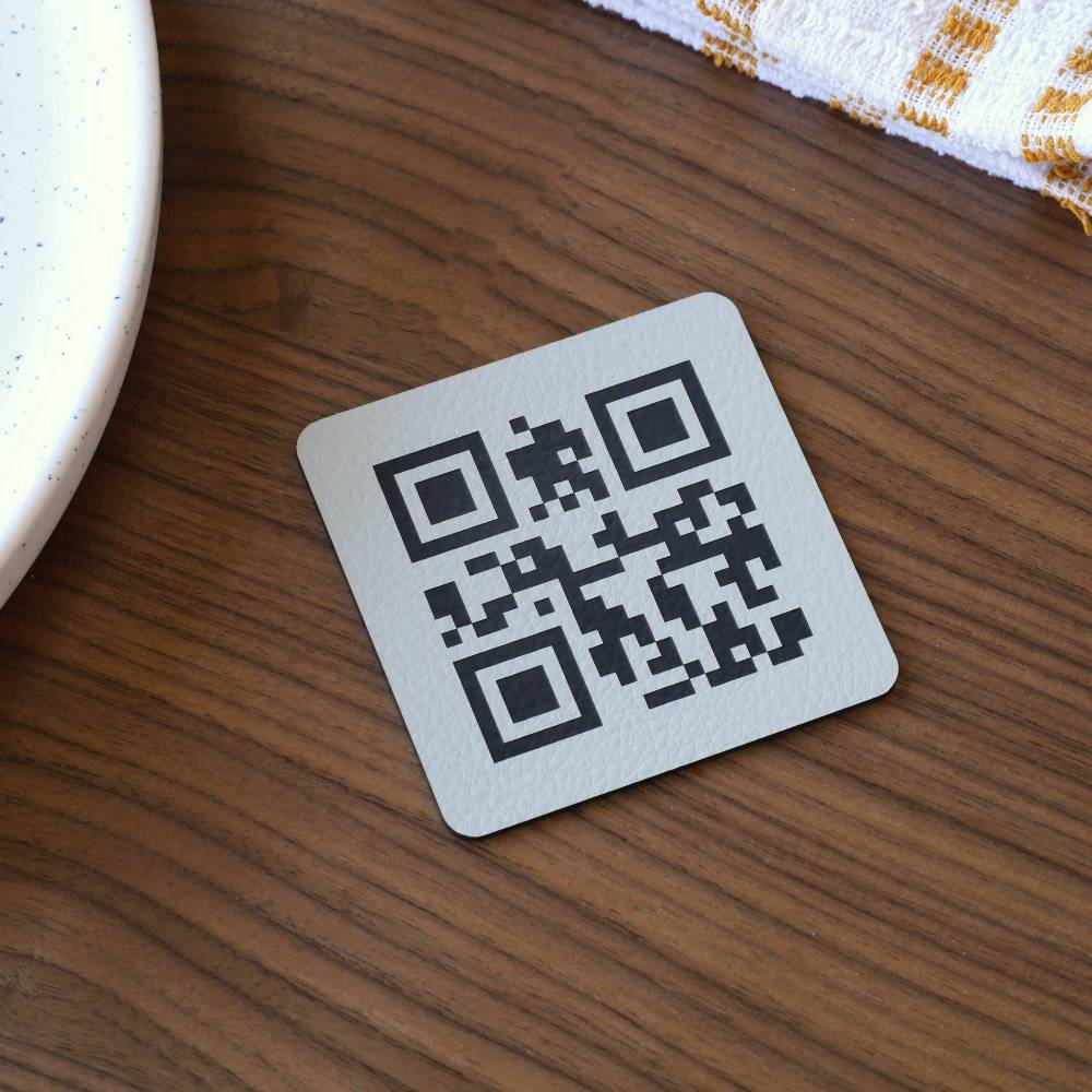 Plaque Qr code effet cuir gris pour restaurant 