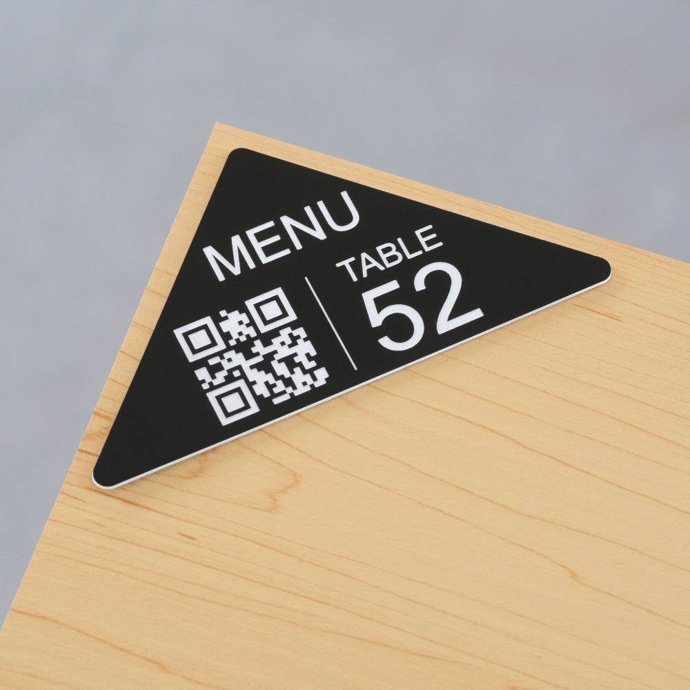 Plaque QR code d'angle avec numéro en noir
