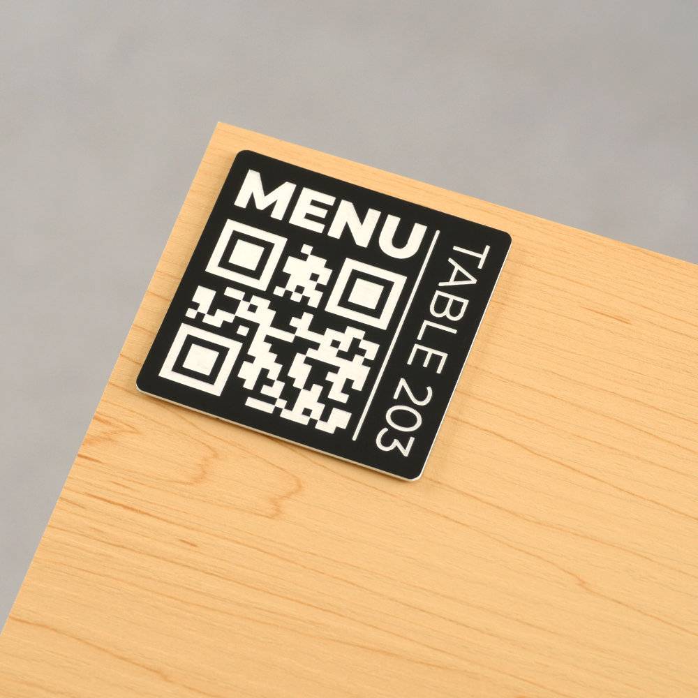 Plaque QR code avec numéro de table en noir