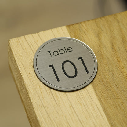 Numéro de table rond personnalisé à la gravure laser argent