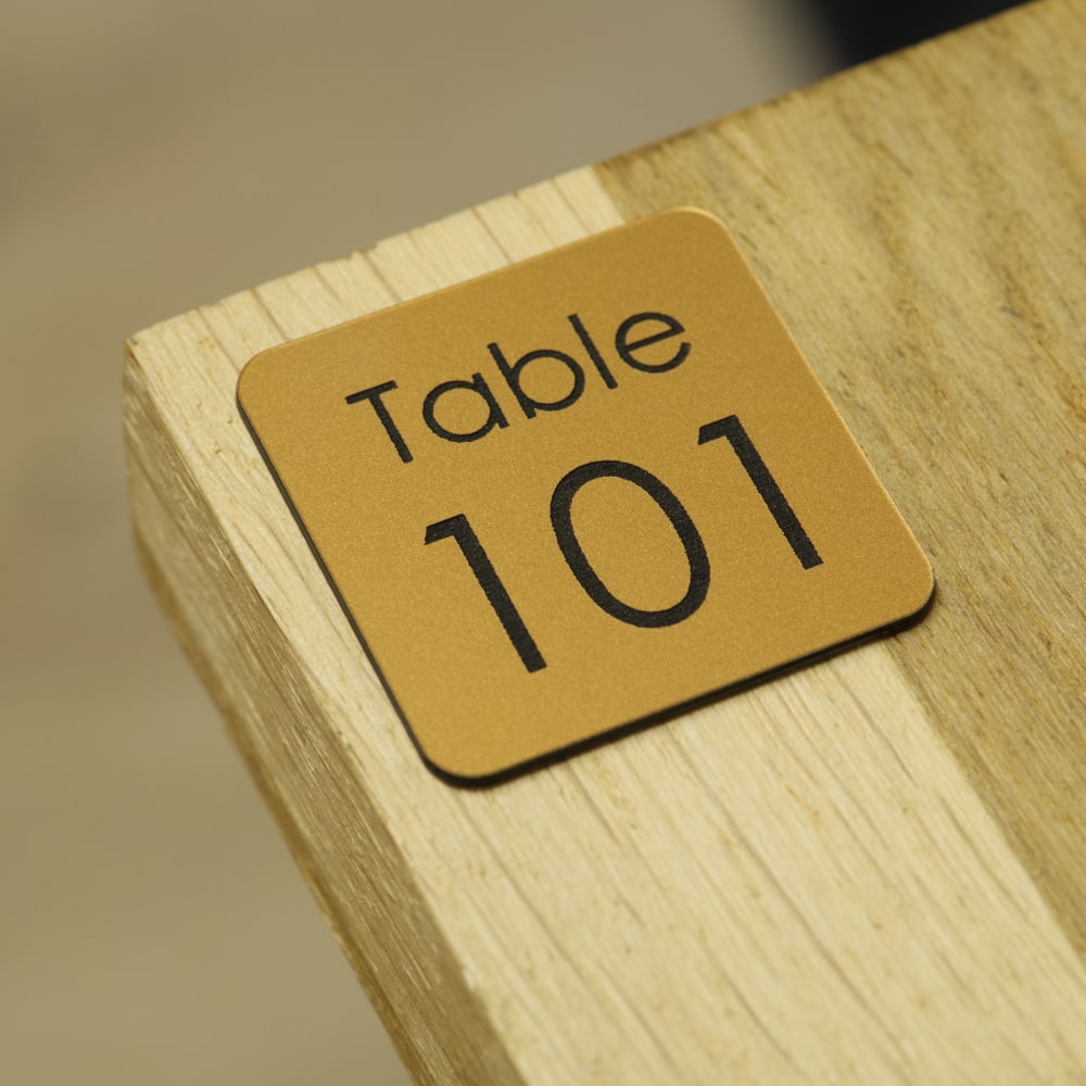 Numéro de table personnalisé gravé original bronze